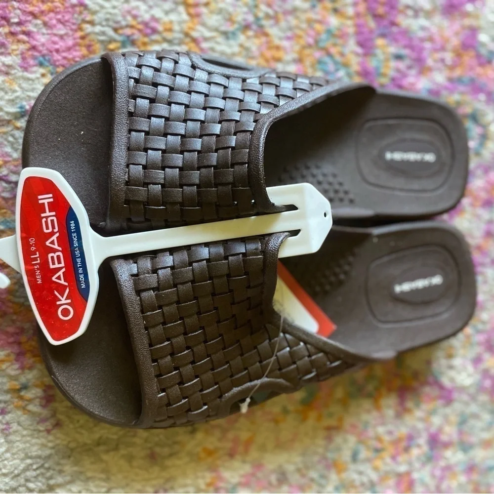 Men’s plastic pool beach Sandals Large 9 /10 Size New  With Tag